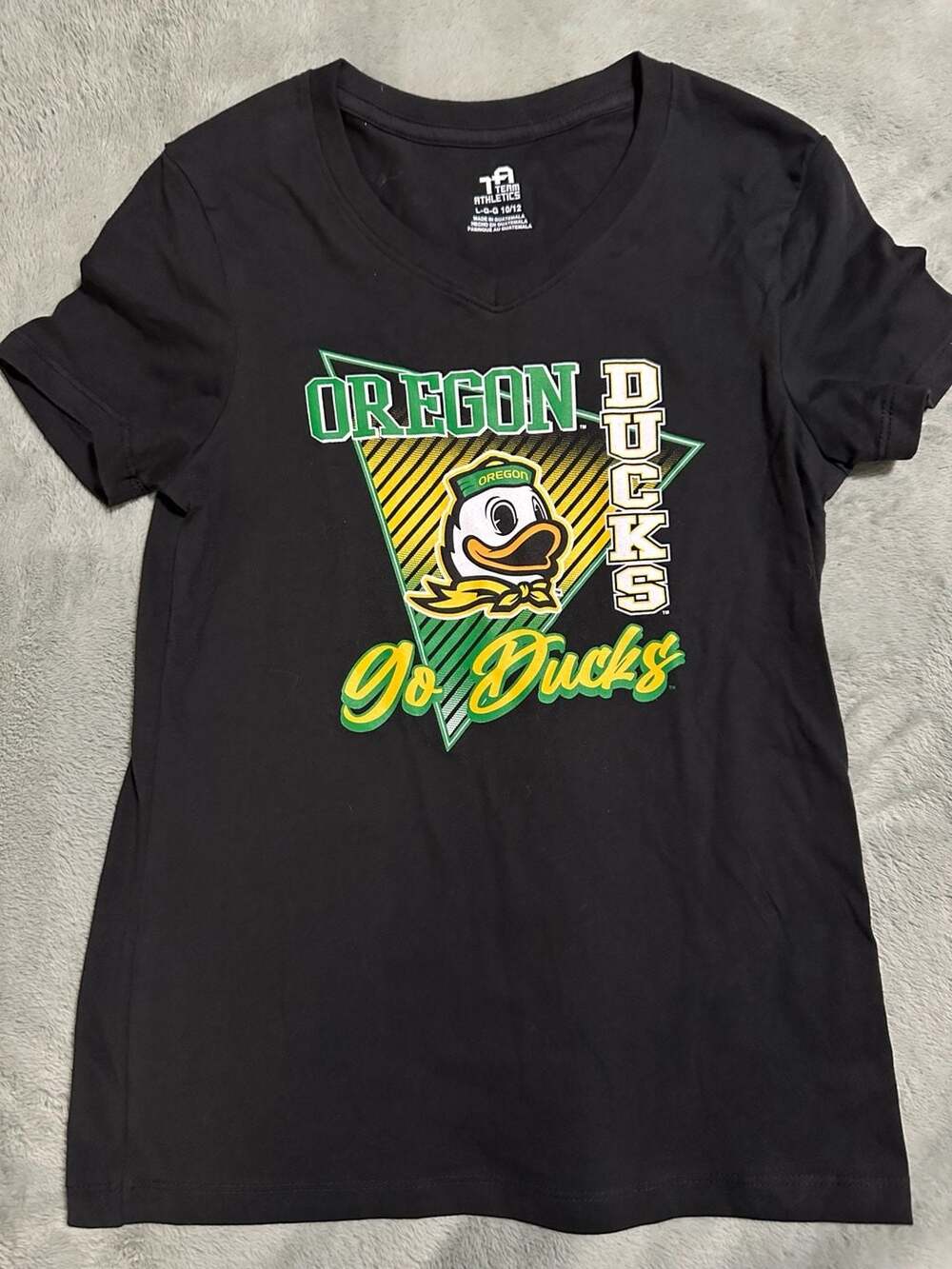 Team Athletics Oregon Ducks Graphic V-Neck T-Shirt, Size Large (Youth)